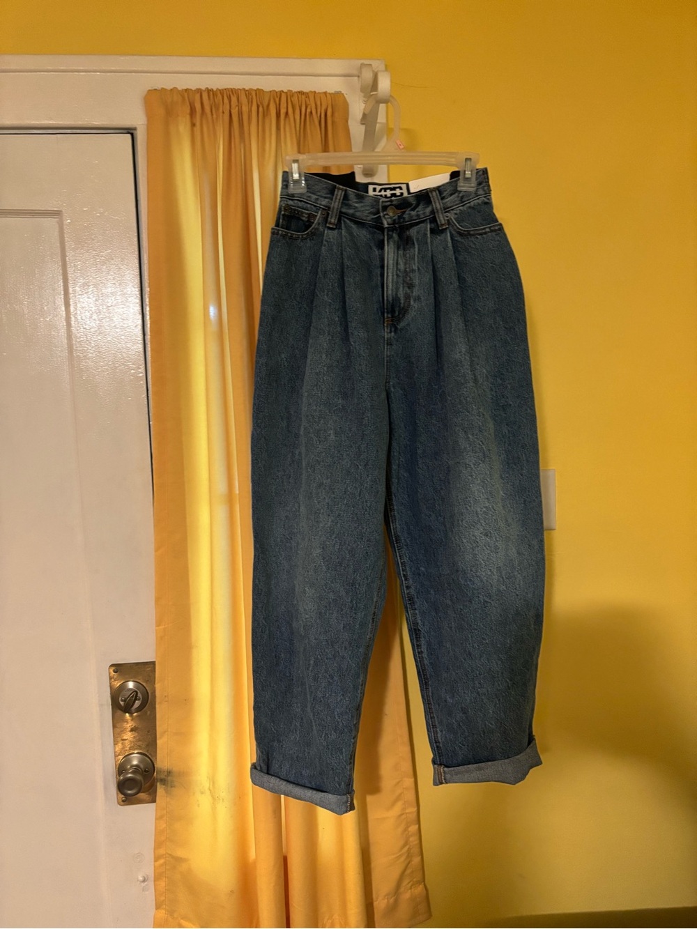 Relaxed Pleated Men's Jeans in Dark Blue Denim